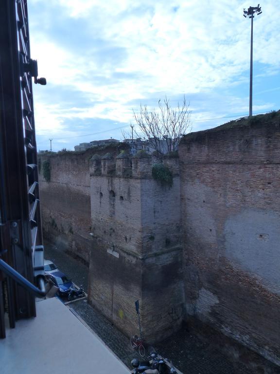 Between Termini & Colosseo Rom Exteriör bild