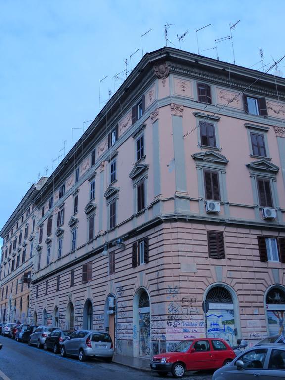 Between Termini & Colosseo Rom Exteriör bild