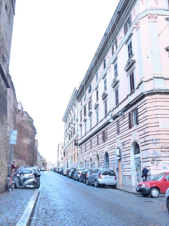 Between Termini & Colosseo Rom Exteriör bild